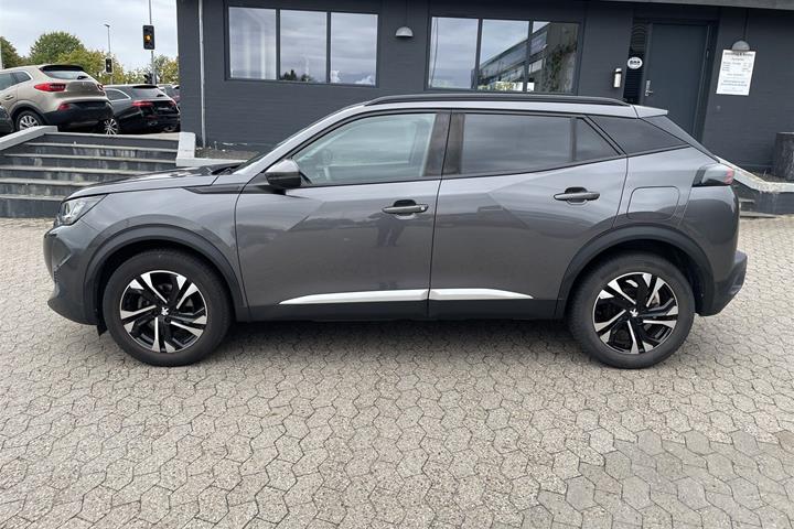Grå Peugeot 2008 fra 2020