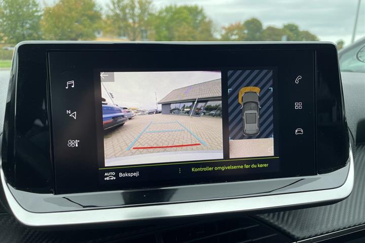 Grå Peugeot 2008 fra 2020