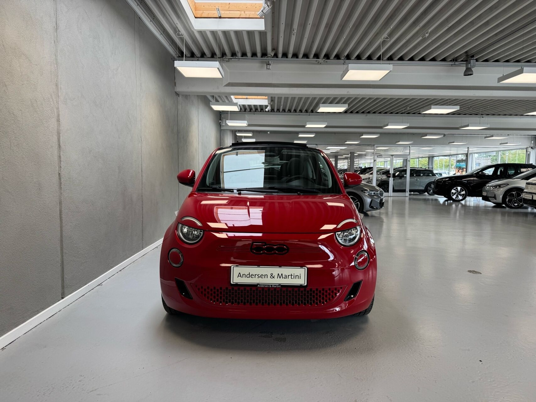 Rød Fiat 500e fra 2023