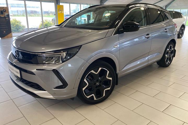 Grå Opel Grandland fra 2023