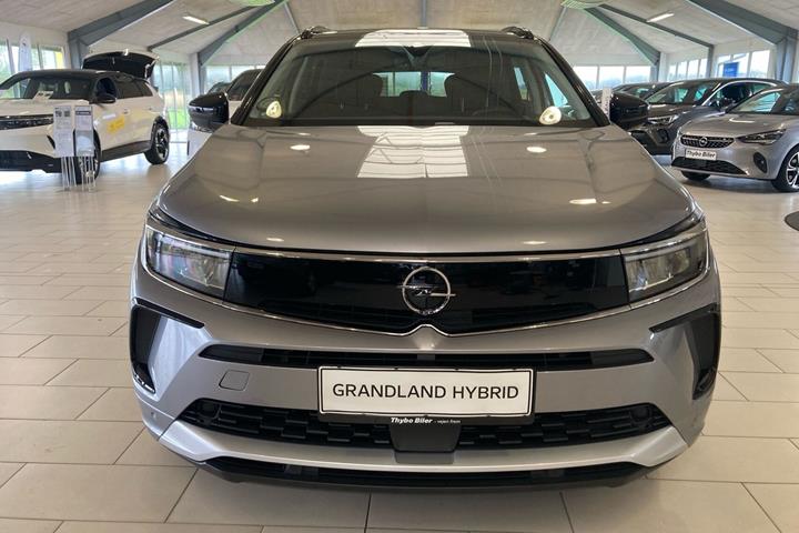 Grå Opel Grandland fra 2023