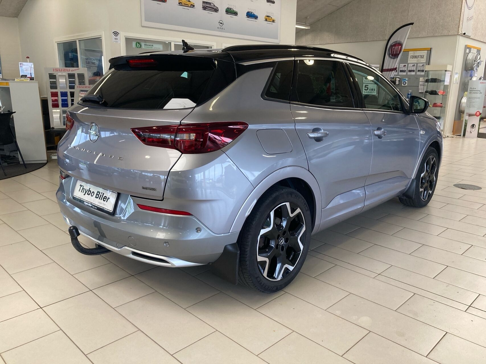 Grå Opel Grandland fra 2023