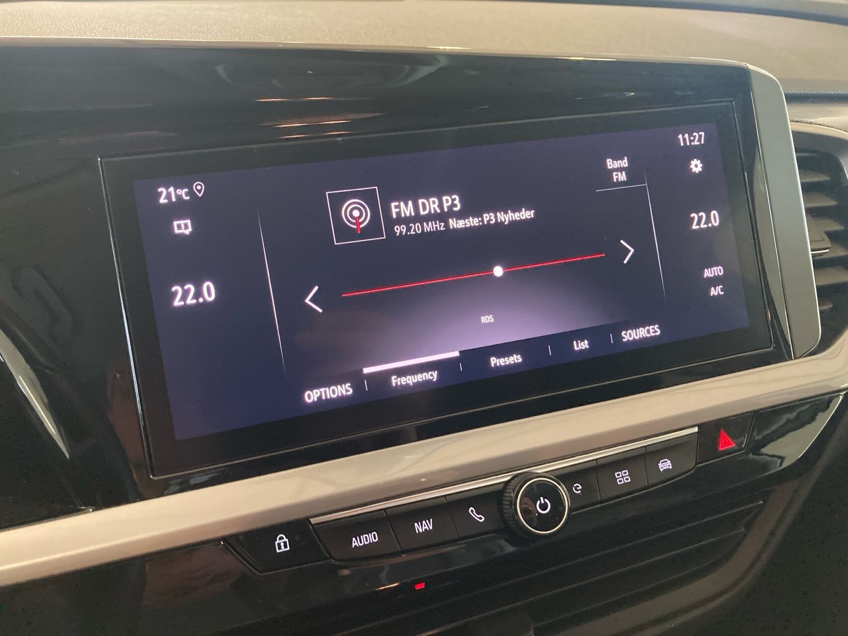 Grå Opel Grandland fra 2023
