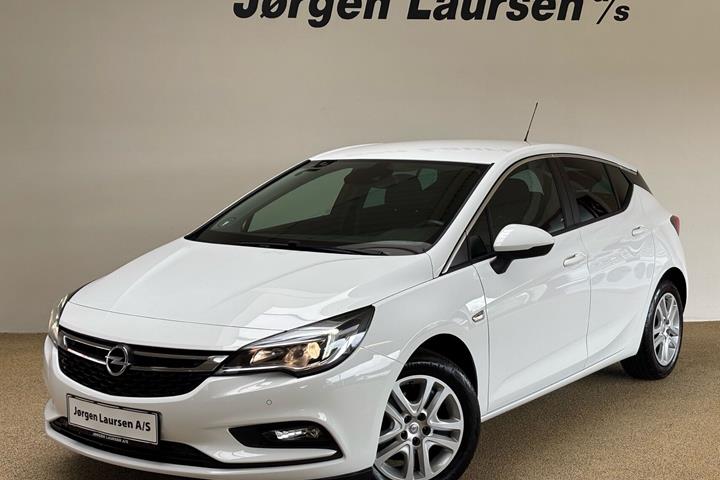 Hvid Opel Astra fra 2019