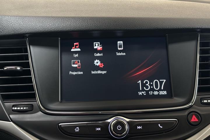 Hvid Opel Astra fra 2019