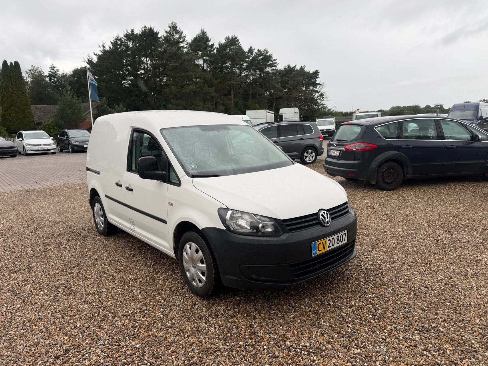 Hvid VW Caddy fra 2012