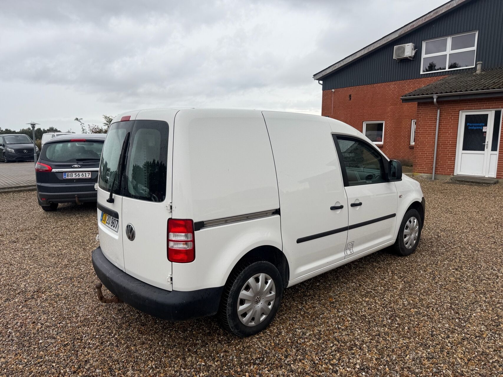 Hvid VW Caddy fra 2012