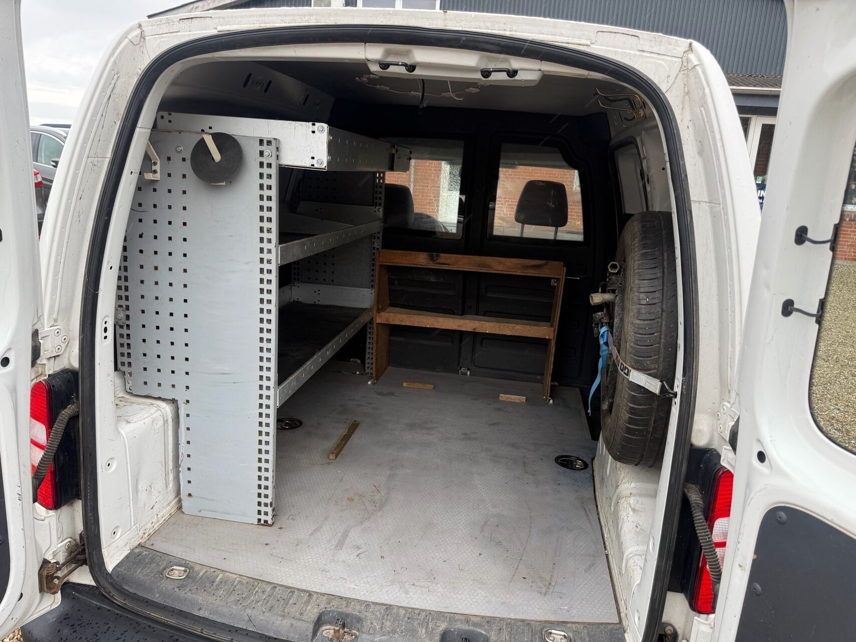 Hvid VW Caddy fra 2012