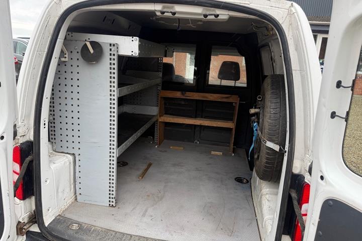Hvid VW Caddy fra 2012