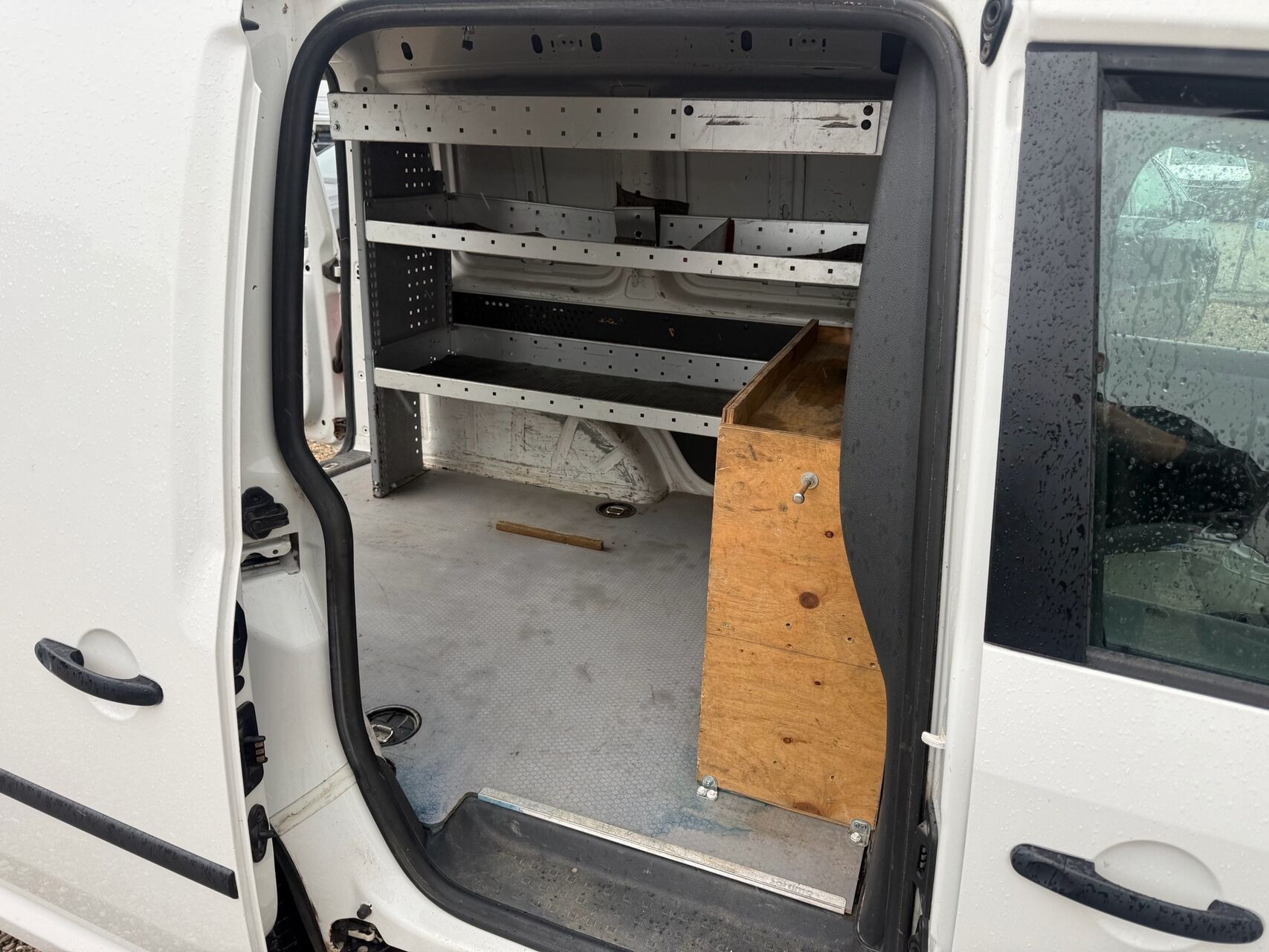 Hvid VW Caddy fra 2012