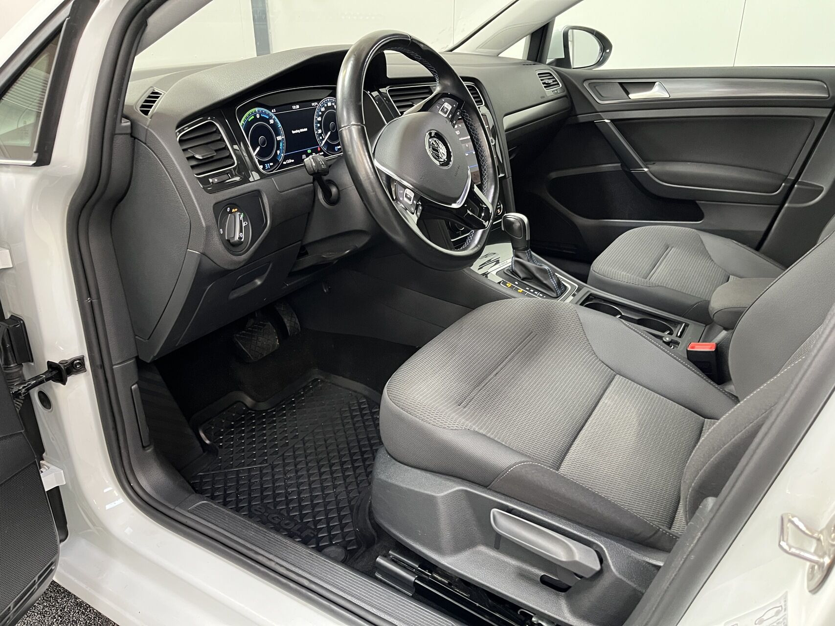 Hvid VW Golf fra 2020