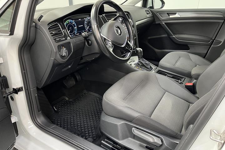 Hvid VW Golf fra 2020