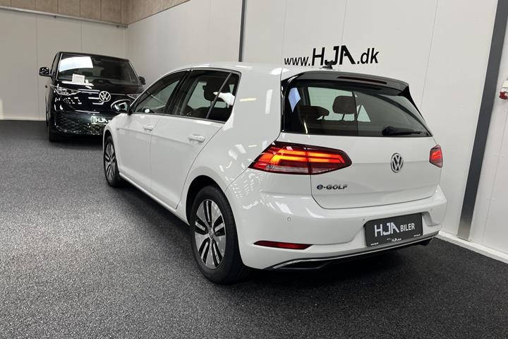 Hvid VW Golf fra 2020