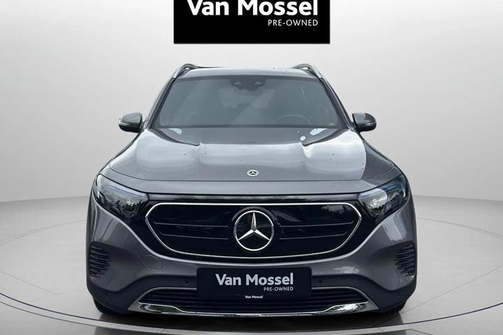 Grå Mercedes EQB250 fra 2023