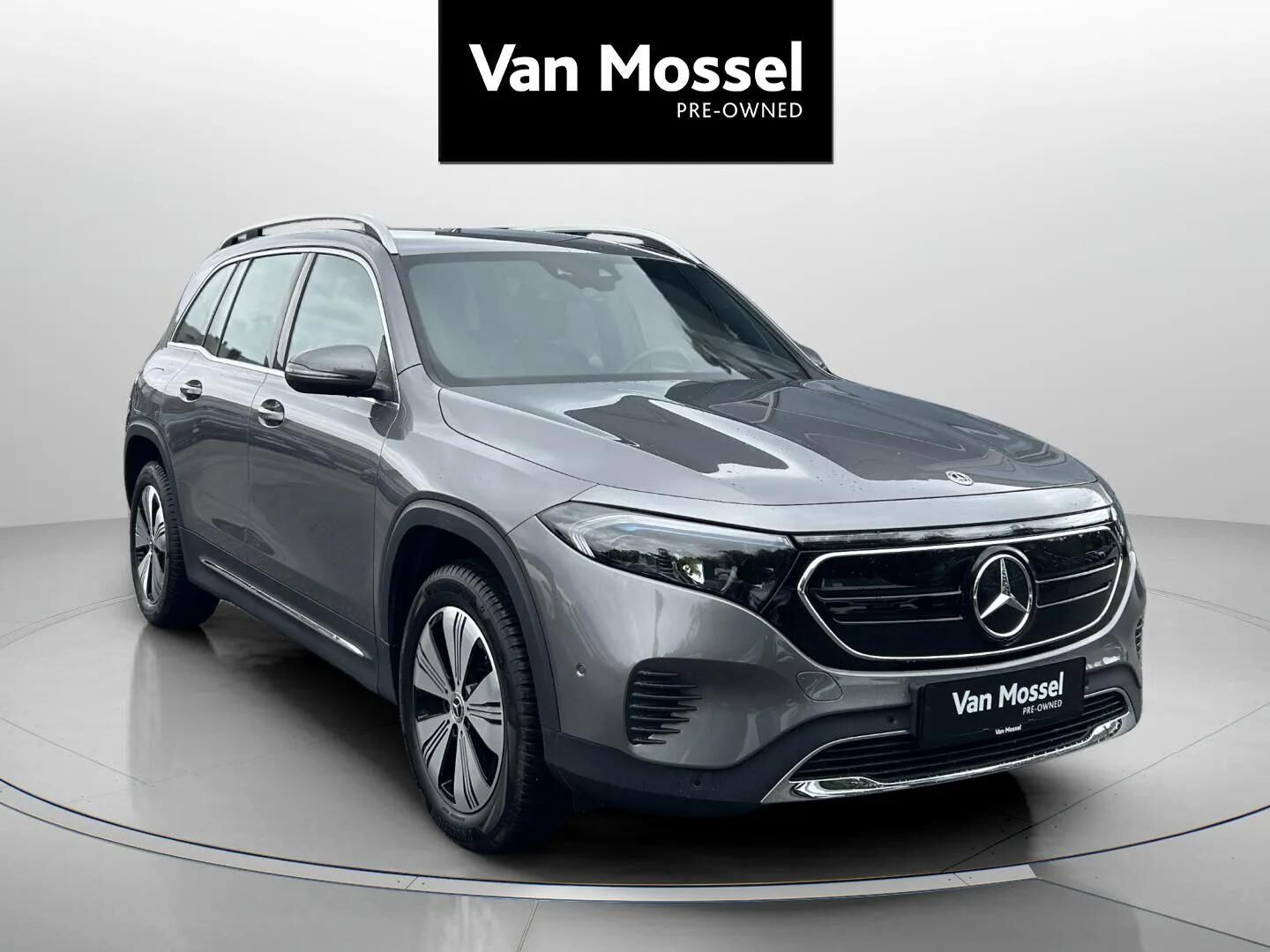 Grå Mercedes EQB250 fra 2023