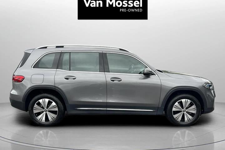 Grå Mercedes EQB250 fra 2023