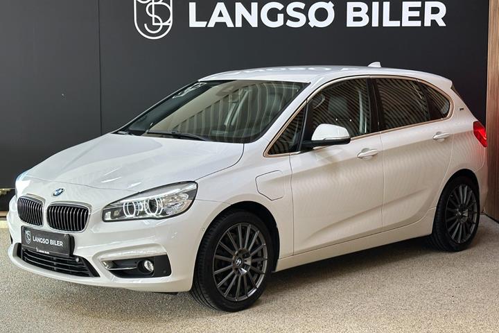 Hvid BMW 225xe fra 2016