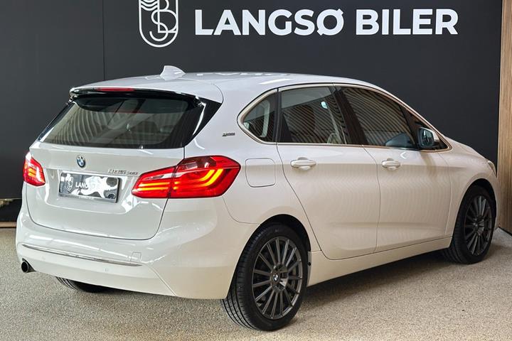 Hvid BMW 225xe fra 2016