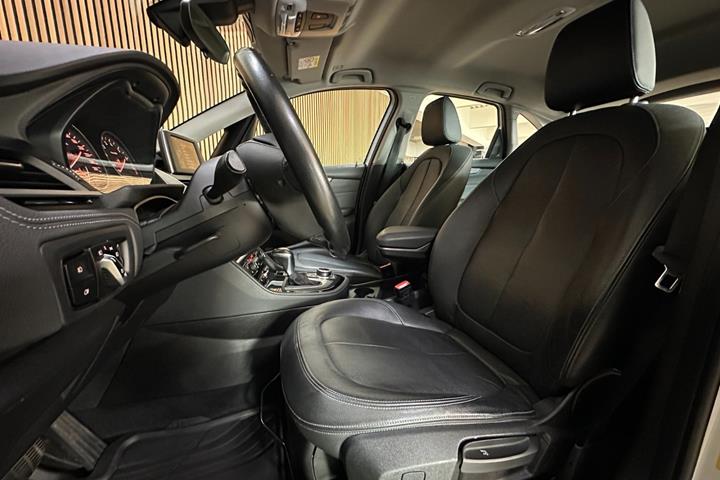 Hvid BMW 225xe fra 2016