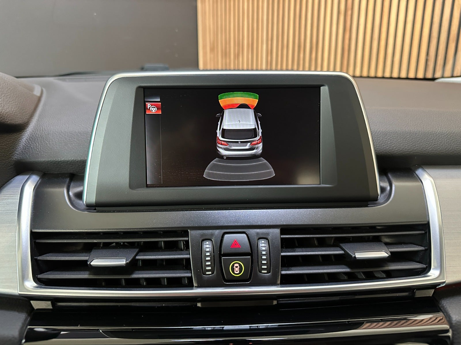 Hvid BMW 225xe fra 2016