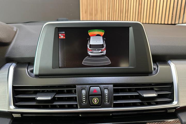 Hvid BMW 225xe fra 2016