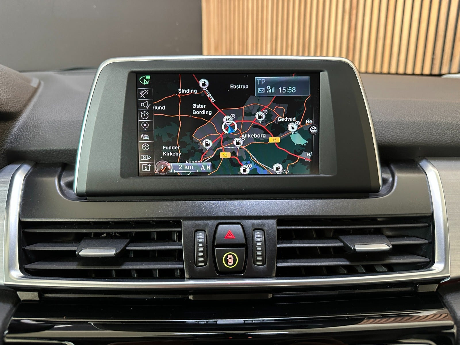 Hvid BMW 225xe fra 2016