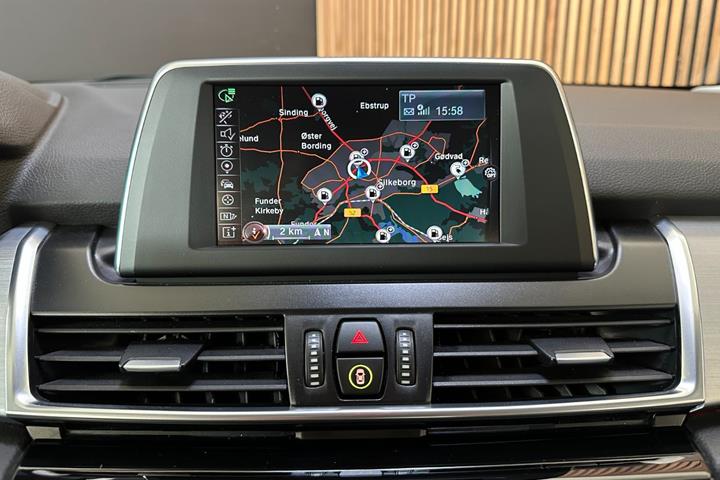Hvid BMW 225xe fra 2016
