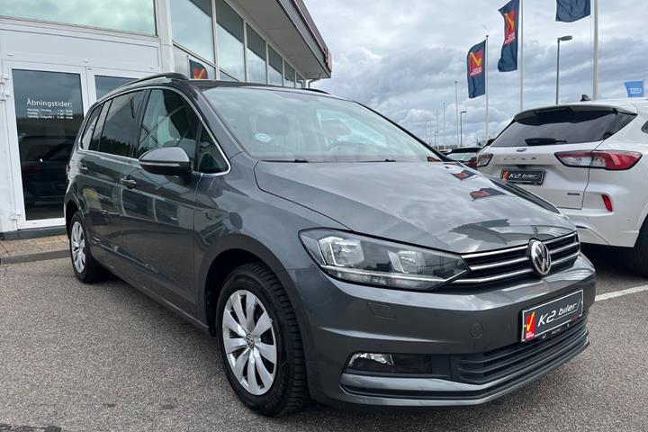 Grå VW Touran fra 2020