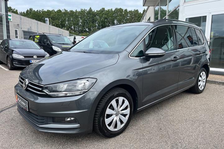 Grå VW Touran fra 2020
