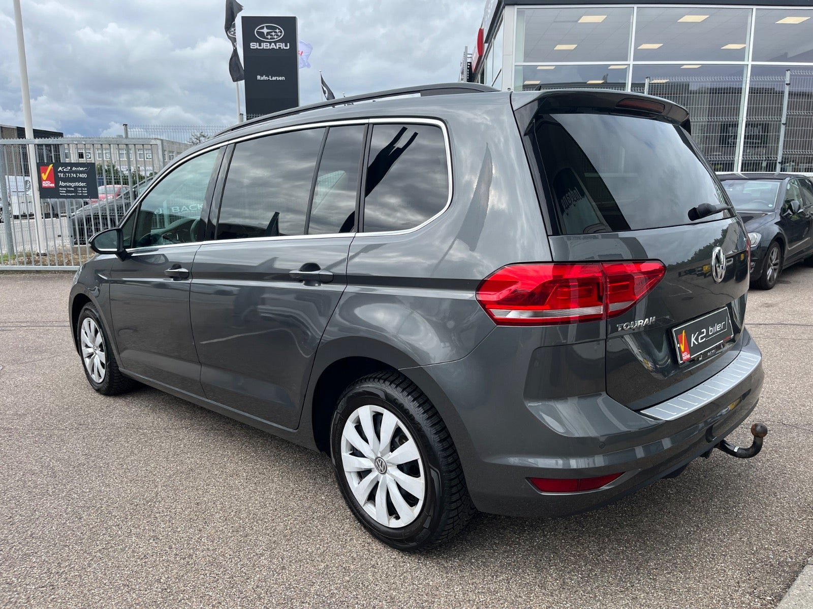 Grå VW Touran fra 2020