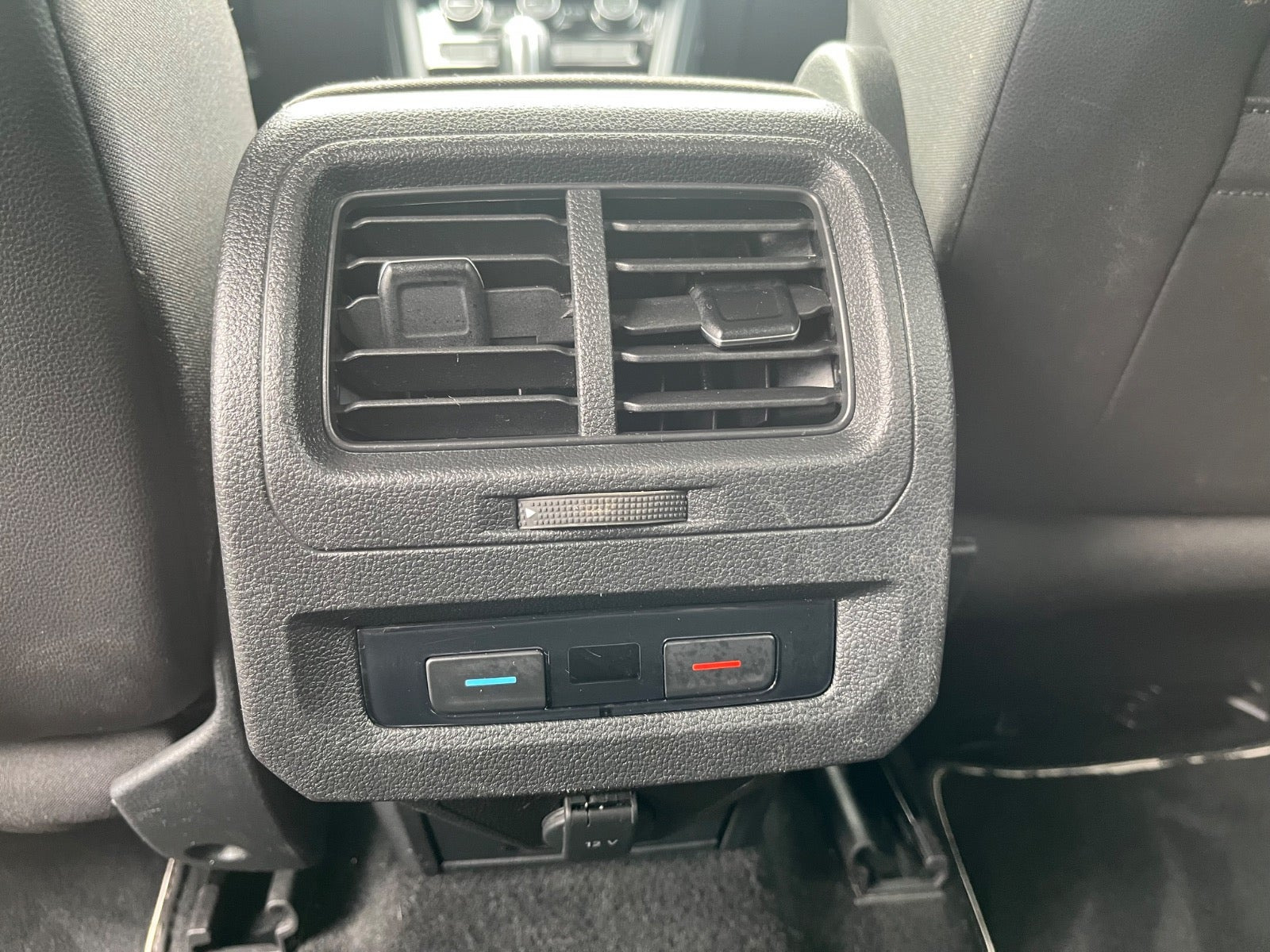 Grå VW Touran fra 2020
