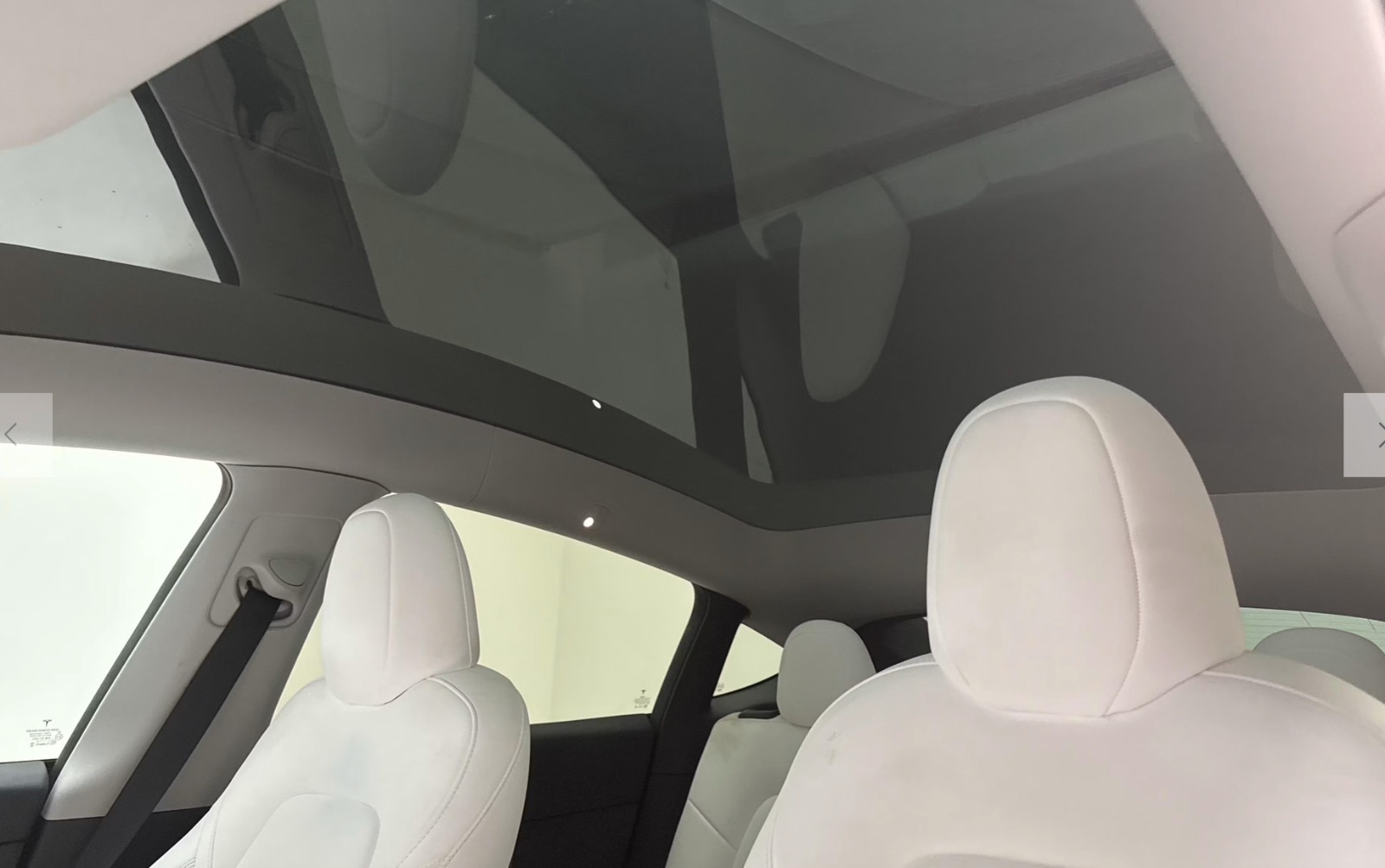 Sort Tesla Model Y fra 2023