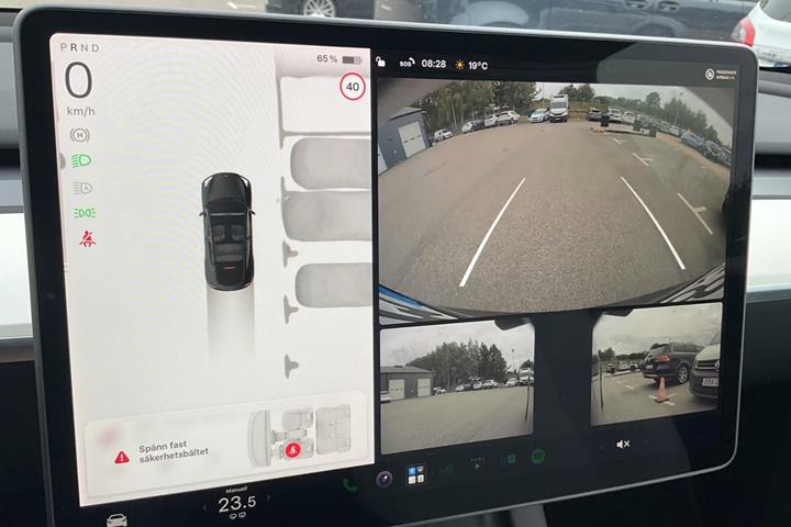 Sort Tesla Model Y fra 2023