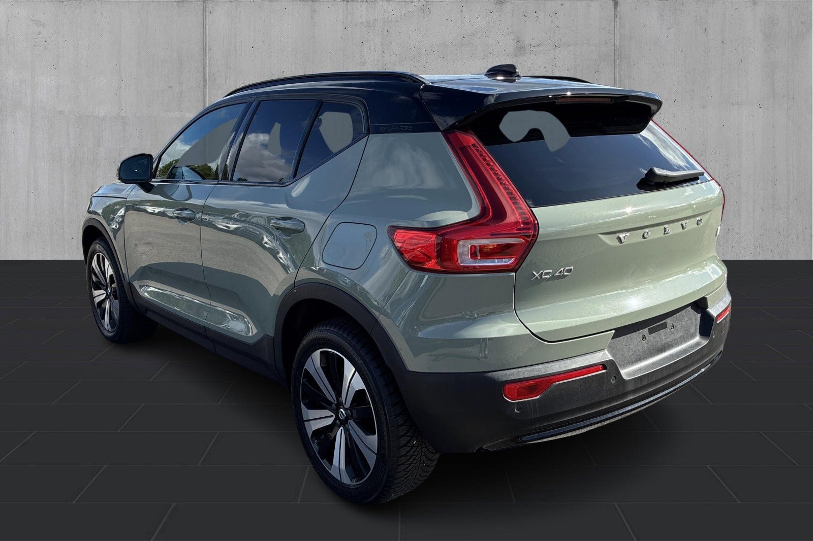 Grøn Volvo XC40 fra 2023