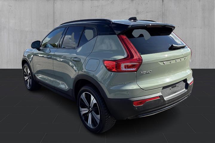 Grøn Volvo XC40 fra 2023