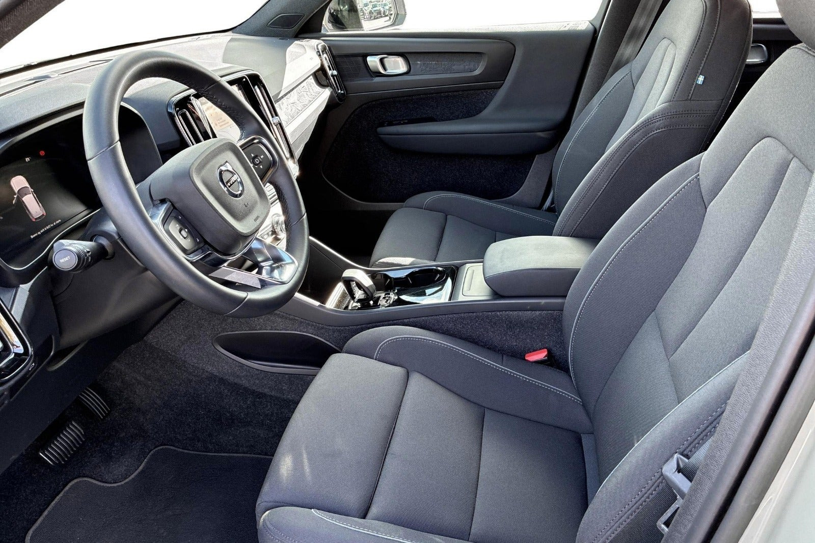 Grøn Volvo XC40 fra 2023