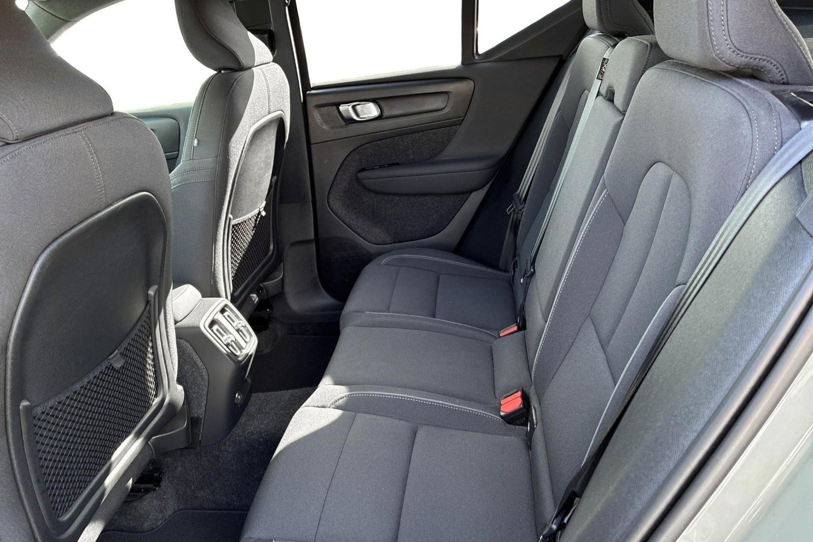 Grøn Volvo XC40 fra 2023