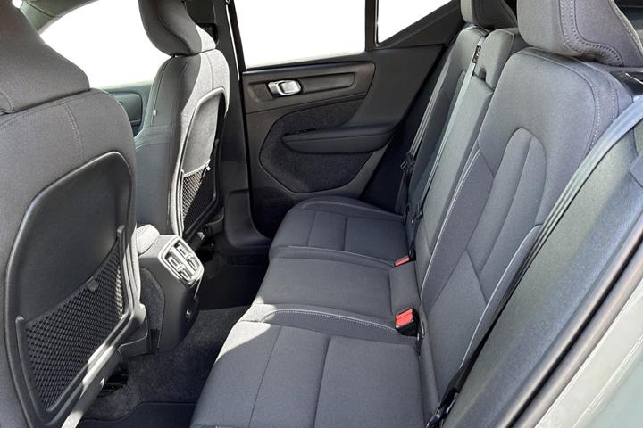 Grøn Volvo XC40 fra 2023