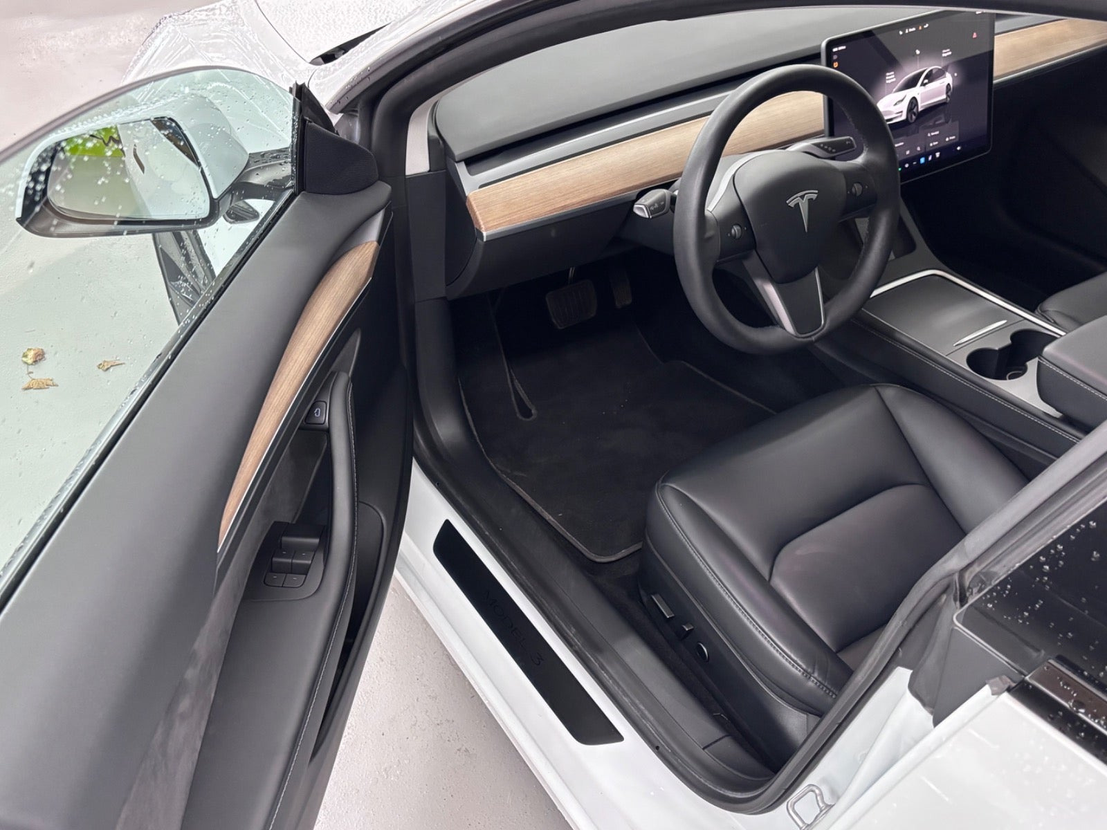 Hvid Tesla Model 3 fra 2022