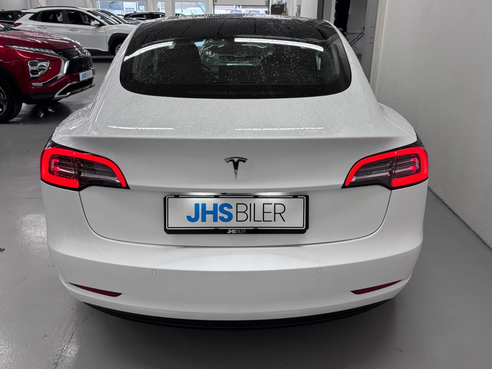 Hvid Tesla Model 3 fra 2022