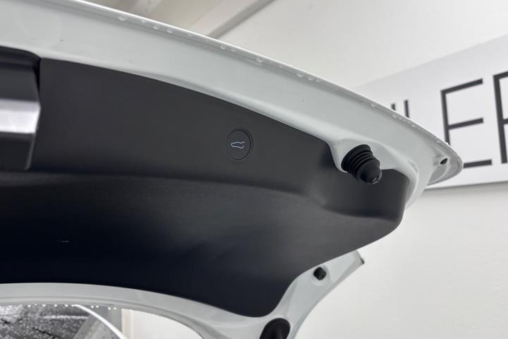 Hvid Tesla Model 3 fra 2022