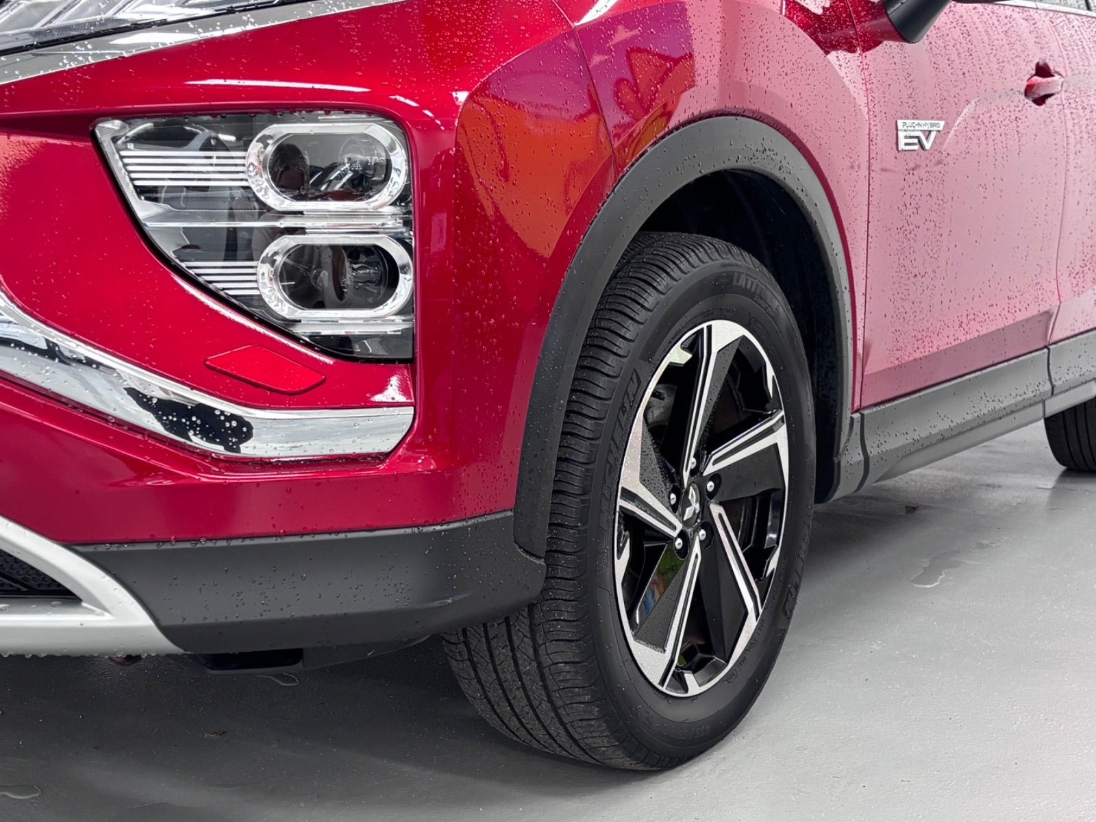 Rød Mitsubishi Eclipse Cross fra 2021