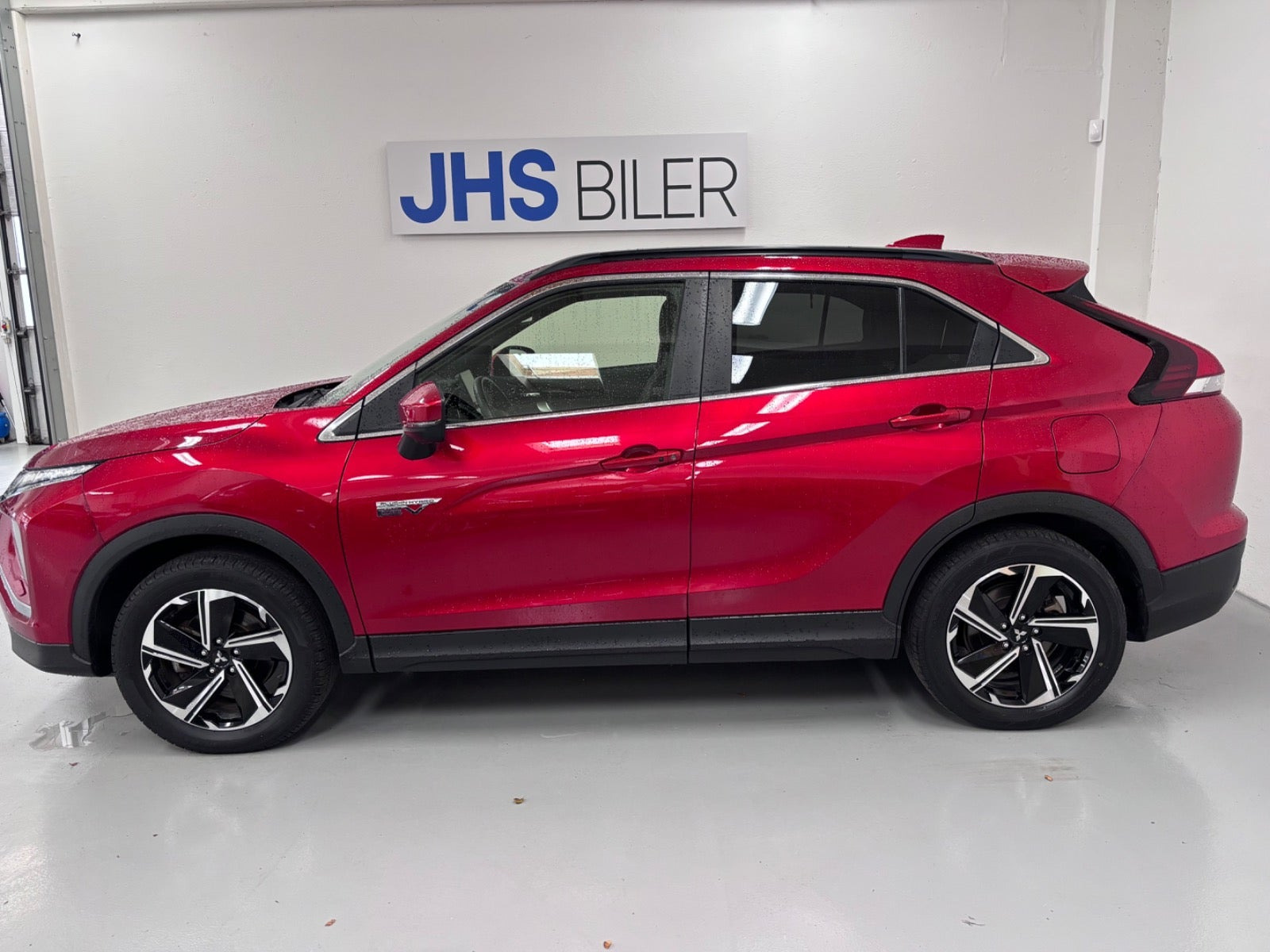 Rød Mitsubishi Eclipse Cross fra 2021