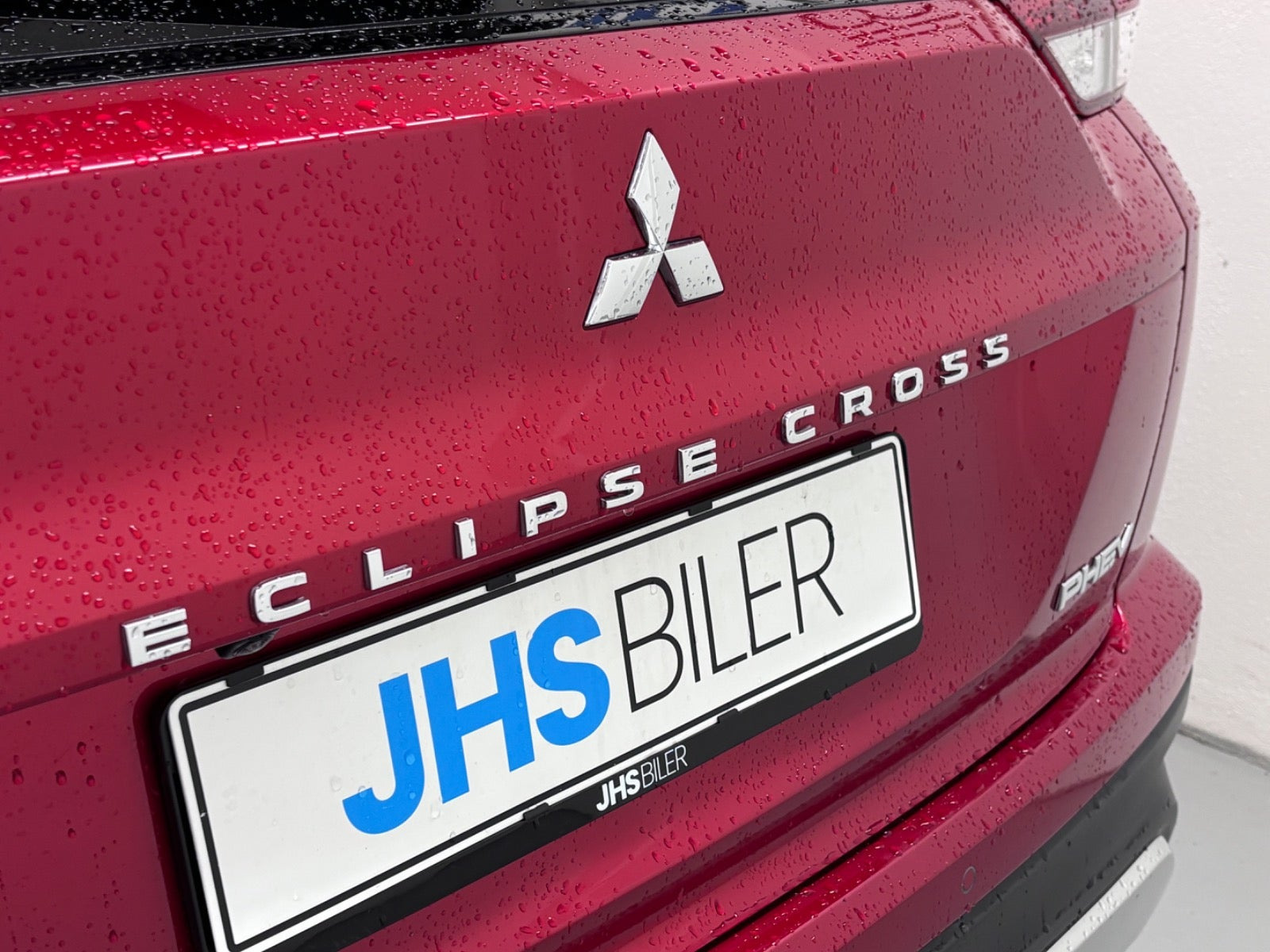 Rød Mitsubishi Eclipse Cross fra 2021