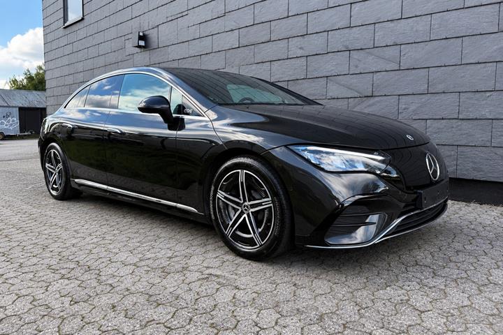 Grå Mercedes EQE350+ fra 2022
