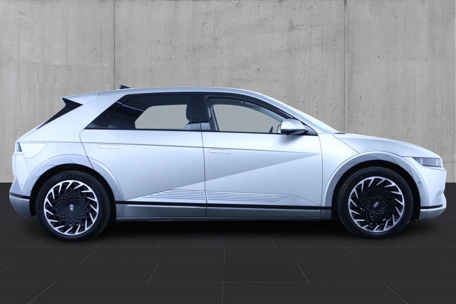 Sølv Hyundai Ioniq 5 fra 2024
