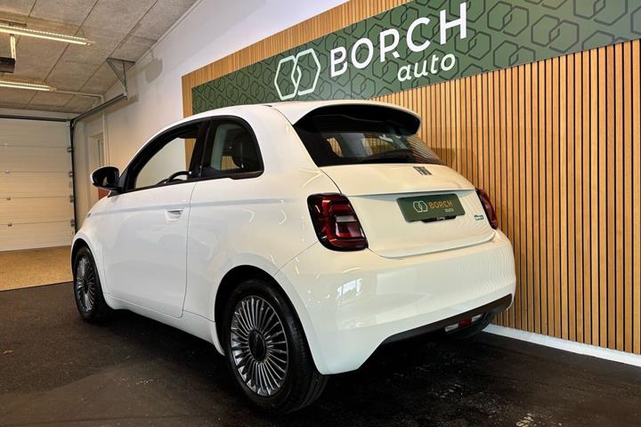 Hvid Fiat 500e fra 2023