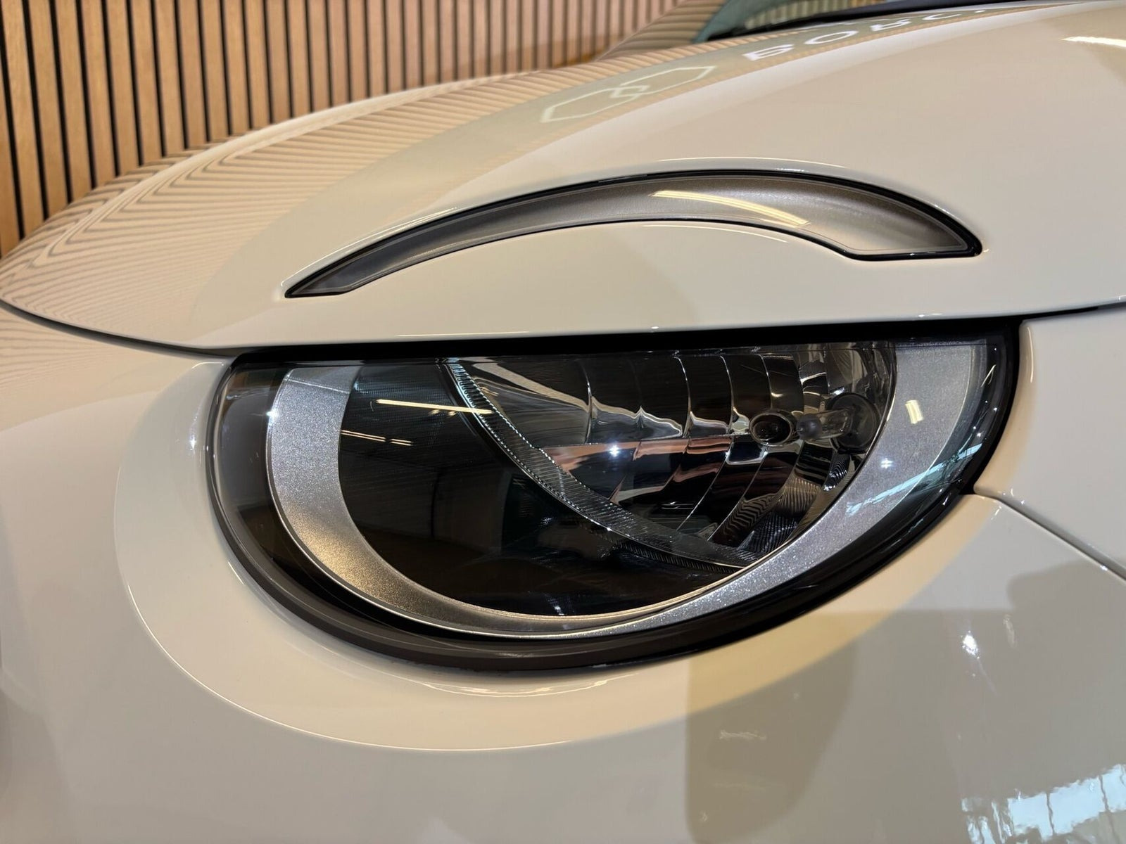 Hvid Fiat 500e fra 2023