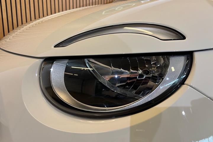 Hvid Fiat 500e fra 2023