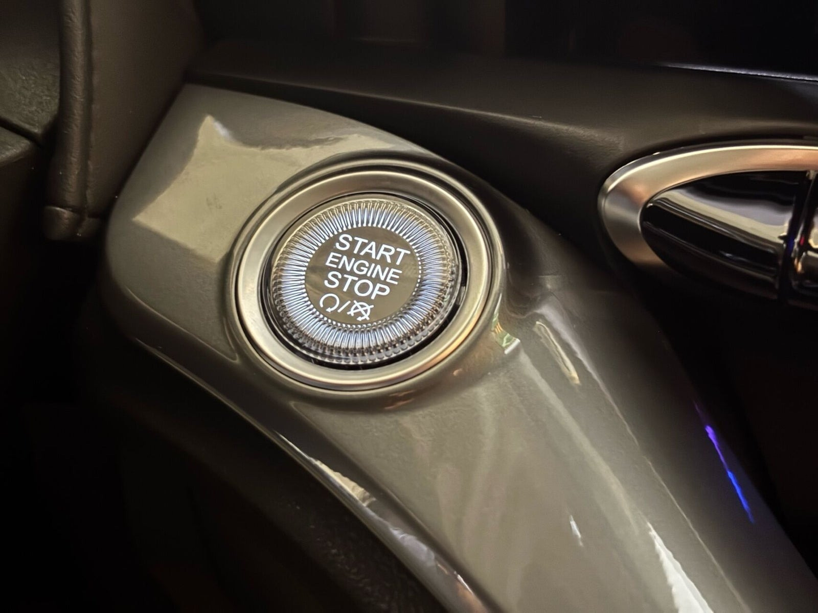 Hvid Fiat 500e fra 2023